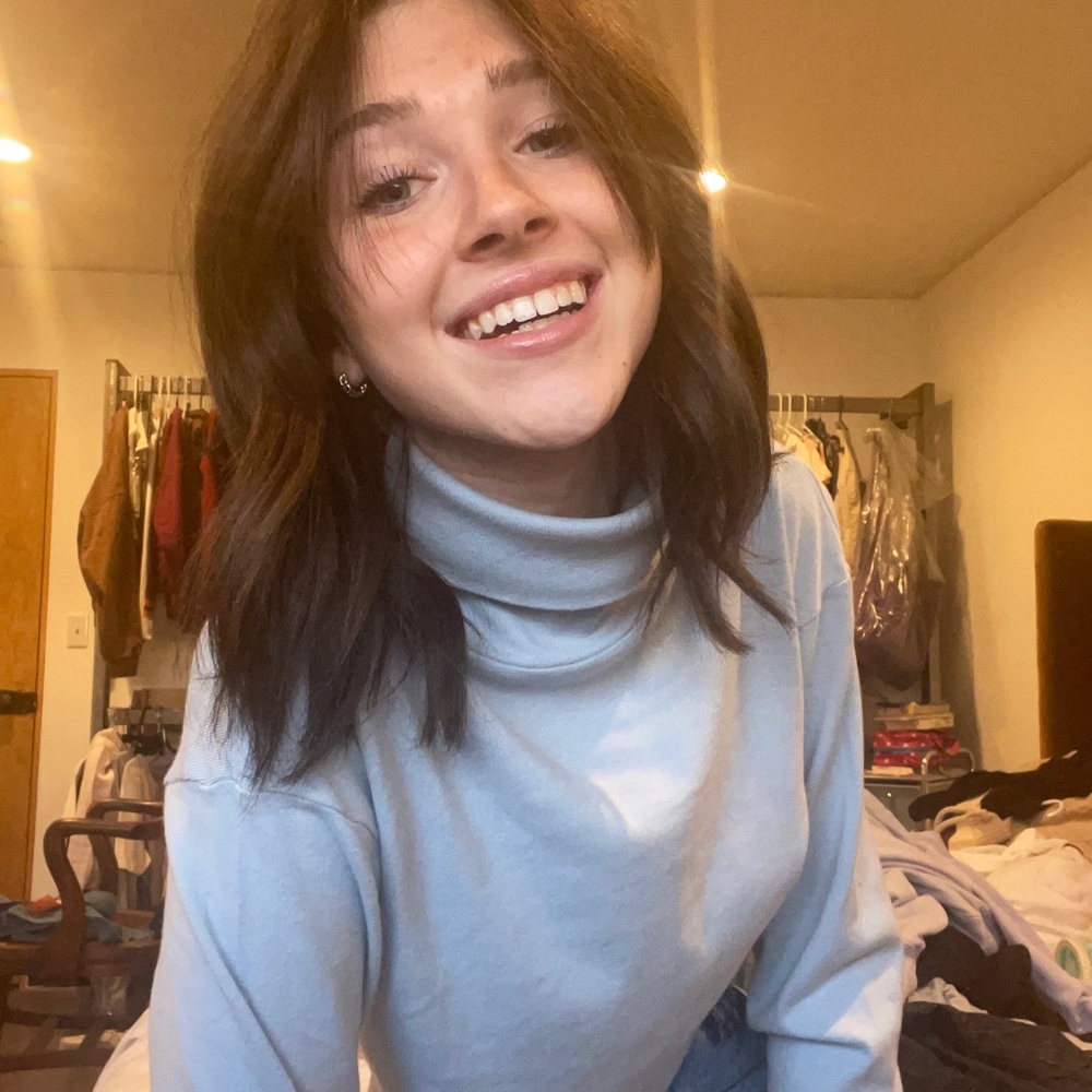 Baby blue turtle neck/cropped